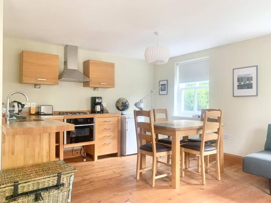 Delightful Ely House Bright And Warm With Cathedral View Apartment ภายนอก รูปภาพ