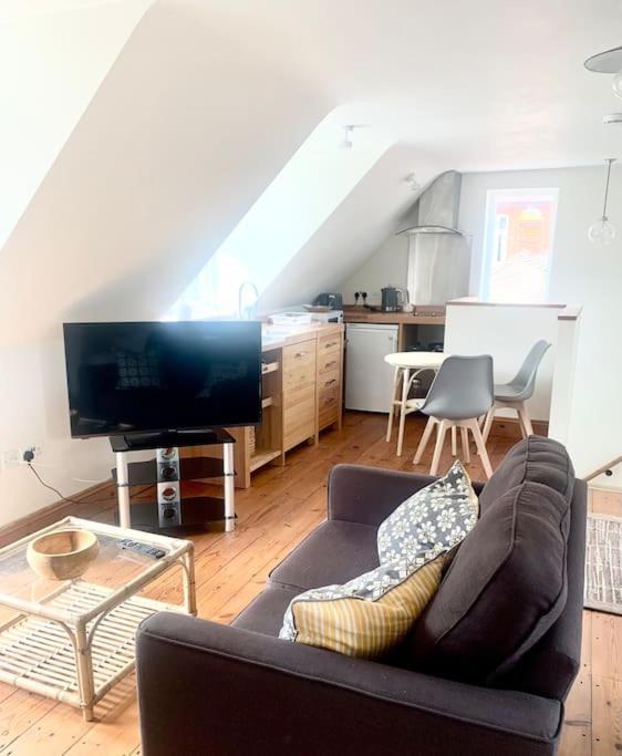 Delightful Ely House Bright And Warm With Cathedral View Apartment ภายนอก รูปภาพ